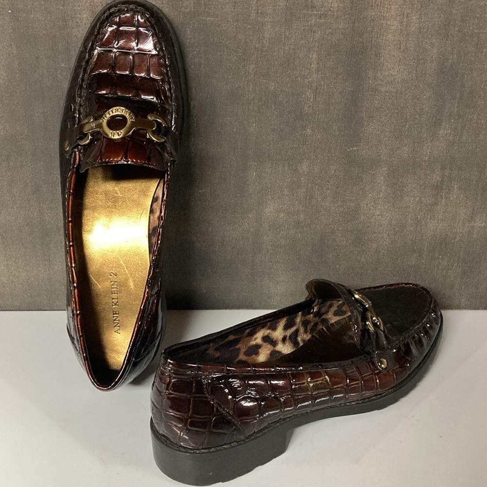 VTG Anne Klein Gold Logo Burgundy Brown Crocodile Faux Leather Flex Loafers Sz 8